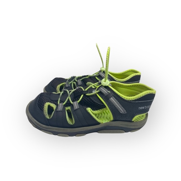 New Balance 𓆉 Adirondack Outdoor Adventure Sandal 𓆉 Black Neon Green 𓆉 Kids 2 - Picture 8 of 16